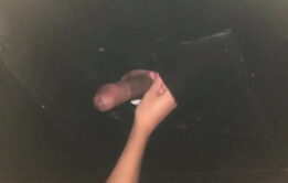 novinha no glory hole fode com estranho através do buraco